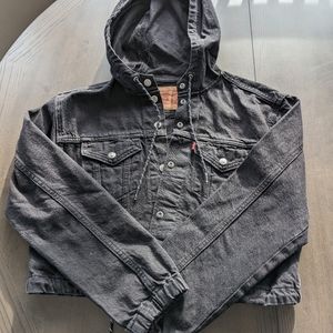 Levi cropped Jean jacket